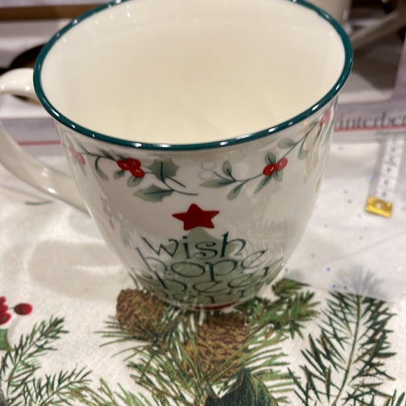 Pfaltzgraff Winterberry Mugs – Set of Holiday Coffee Cups, Dishwasher Safe - Picture 2 of 8